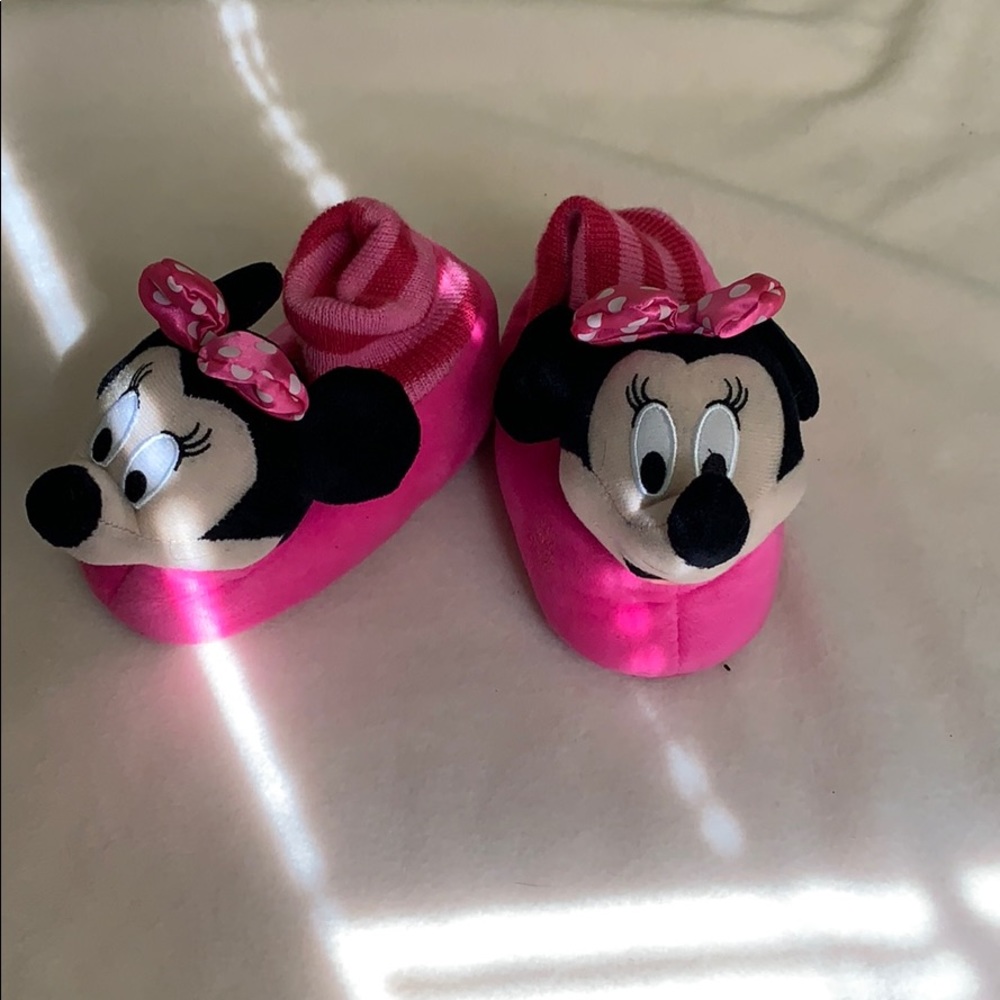 Minnie Mouse Slippers - Picture 2 of 3